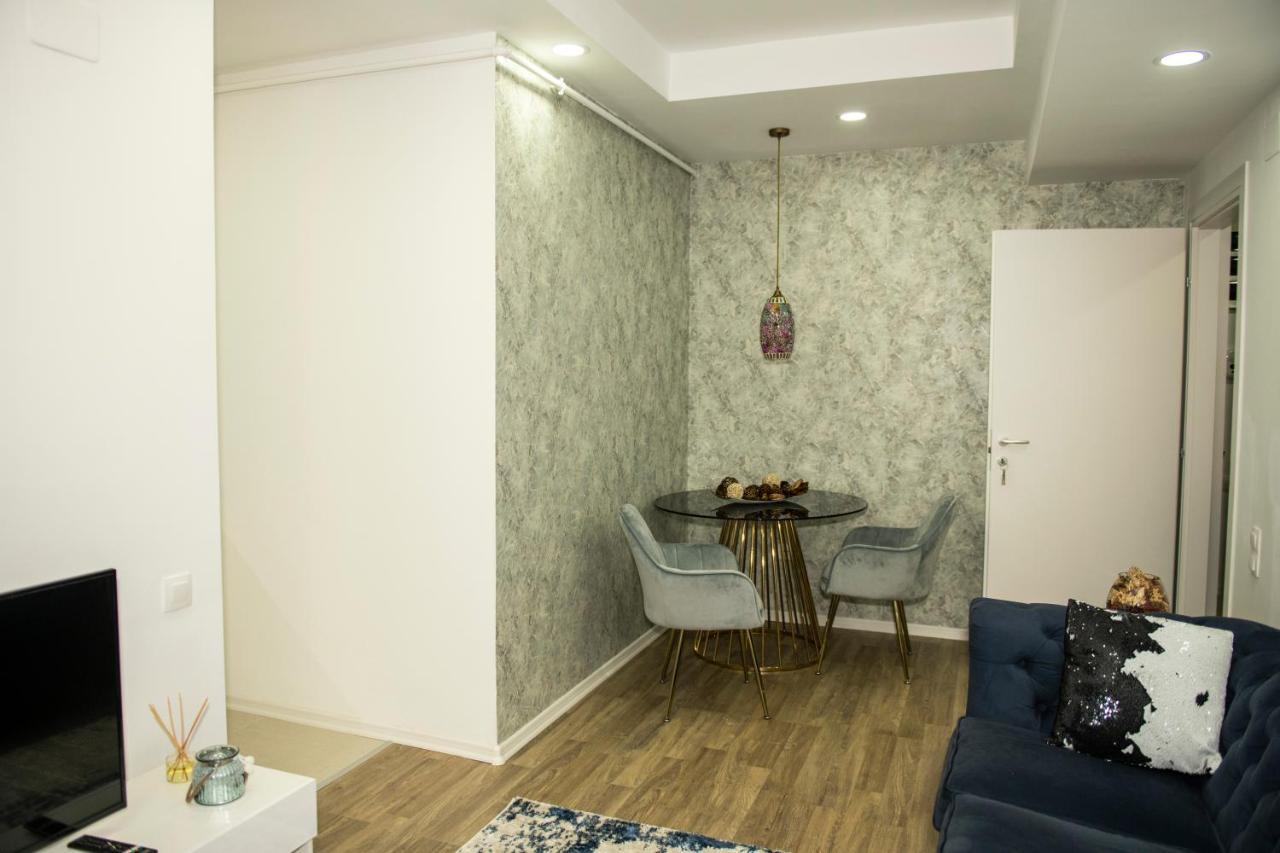 Raphael Apartment North Bucharest Cosmopolis Stefanestii de Jos Buitenkant foto